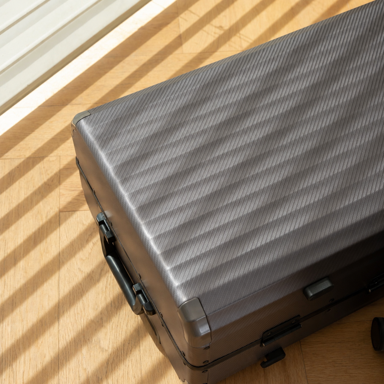 HORIZON Aluminum Suitcase Gunmetal